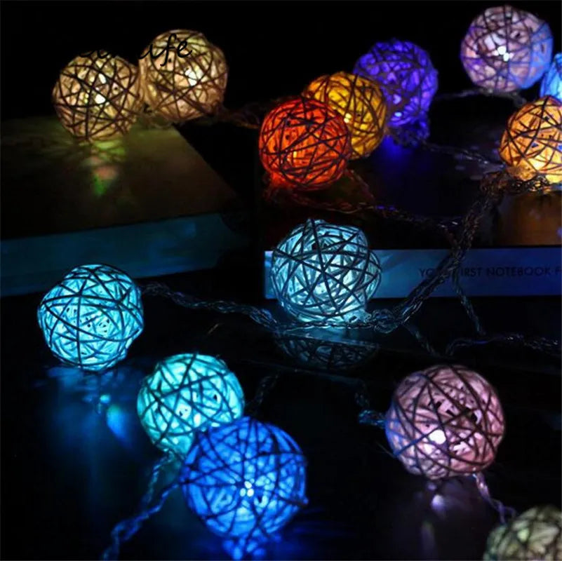 LumiRatta LED-Lichterkette | 1,2 m Rattan-Kugeln LED-Lichter mit 10 Glühbirnen | Warmweiß / Weiß / Mehrfarbig | Batteriebetrieben | Weihnachts-, Hochzeits- und Partydekoration