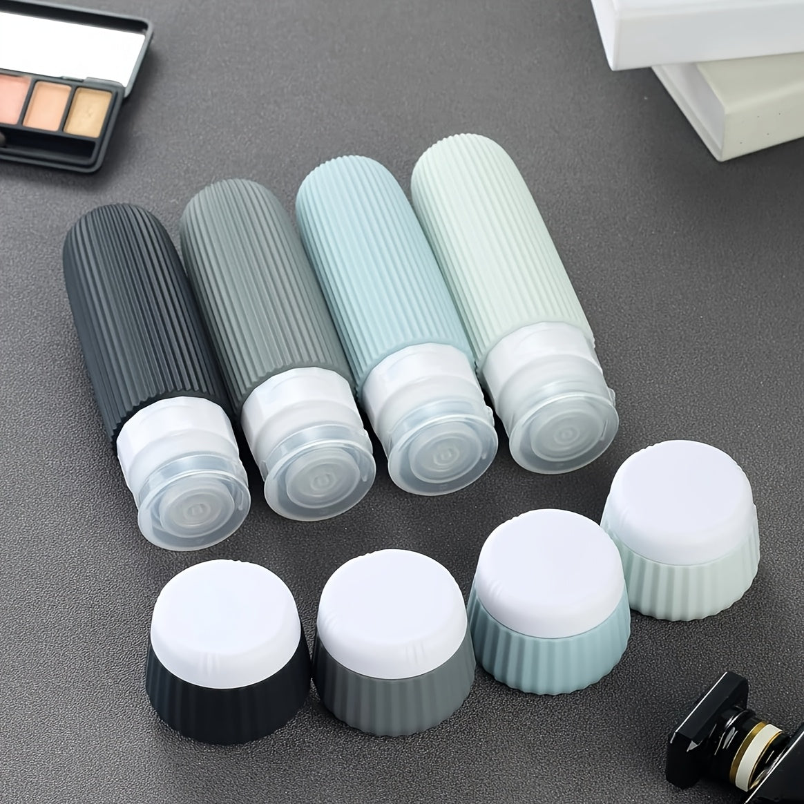 Nomixa TravelKit | 8-teiliges Silikon-Reiseset | Auslaufsicher & TSA-konform | Mit Kulturtasche