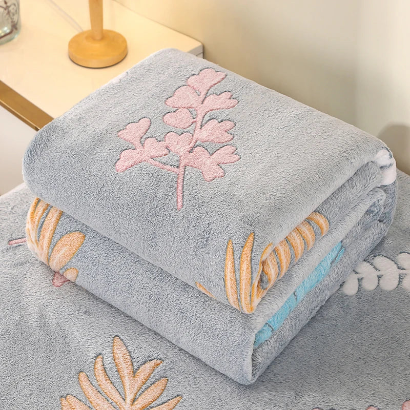 Fleuralux Kuscheldecke | Flauschige Decke mit Blumenmuster | Weiche Heimdecke für Bett, Sofa & Reisen | Hautfreundlich & Leuchtende Farben