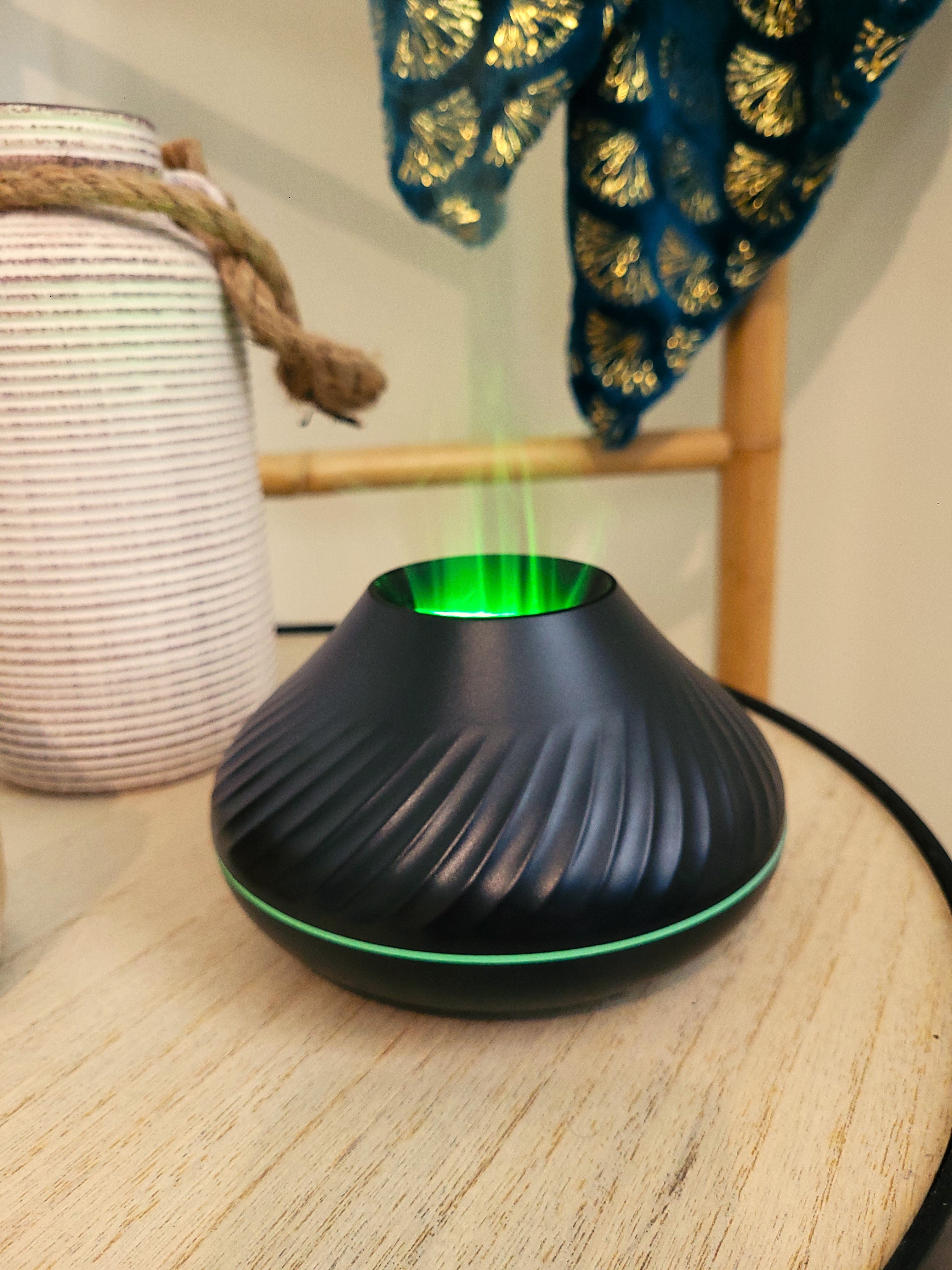 LumiFlare Aroma-Diffusor | Beruhigender Nebel & Flammeneffekt | 130 ml | Schafft Entspannung & Gemütliche Atmosphäre