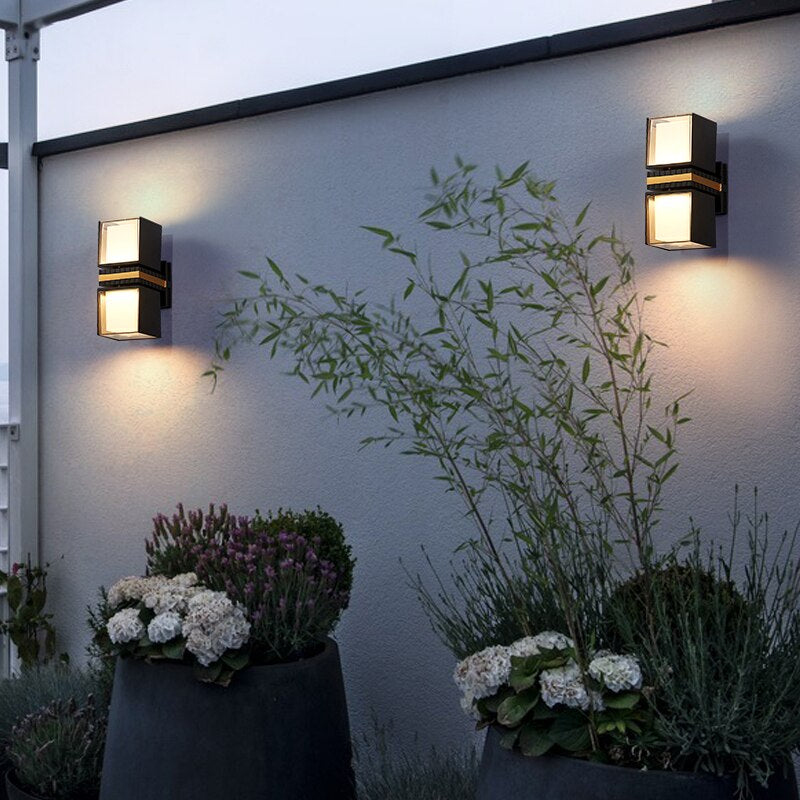 Auriqa Flex Wandlampe | Verstellbarer Leuchtenkopf | Outdoor-Designlampe für Terrasse & Eingang | Wetterfest & Stilvoll | E27-Fassung für individuelle Lichtwahl