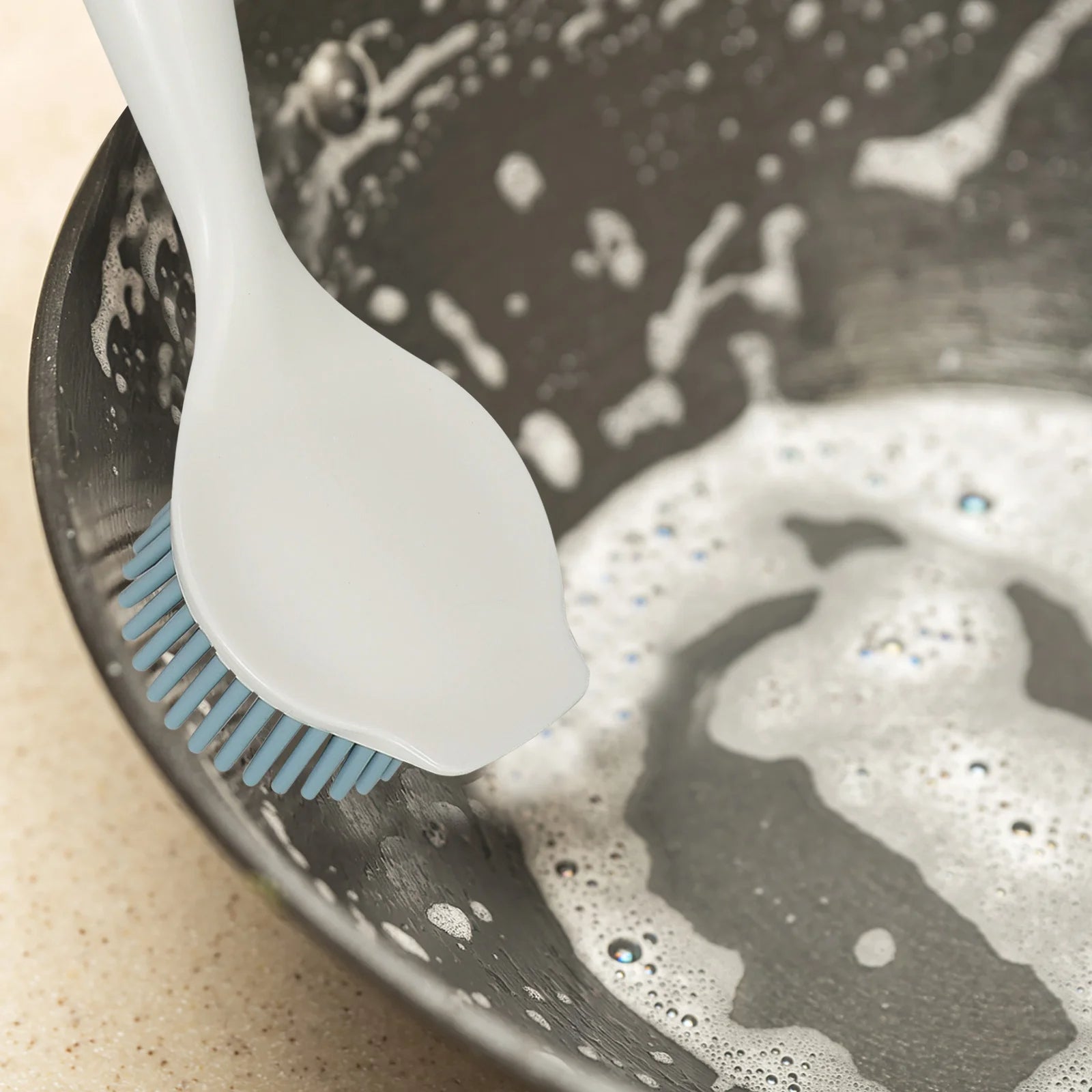 1+1 GRATIS | SoftScrub – Sanft zu Geschirr, stark gegen Schmutz!