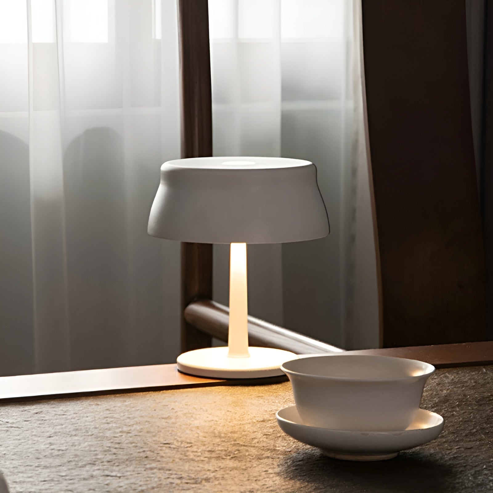 Lixenta Tischlampe | Kabellos & Dimmbar | Retro-Look in Schwarz oder Weiß | Warmweißes LED-Licht | Für Wohnzimmer, Schlafzimmer & Gastronomie