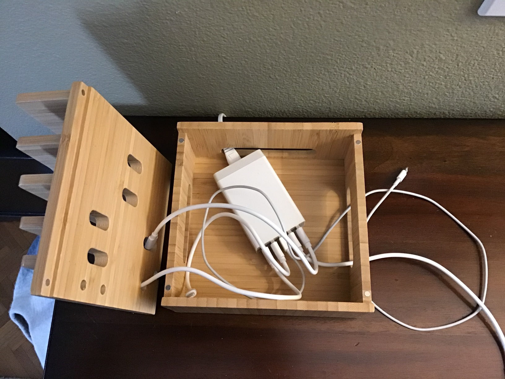 BambooCharge 5 | 5-in-1 Ladestation | Nachhaltig aus Bambus | Integrierte Halterung & Kabelmanagement