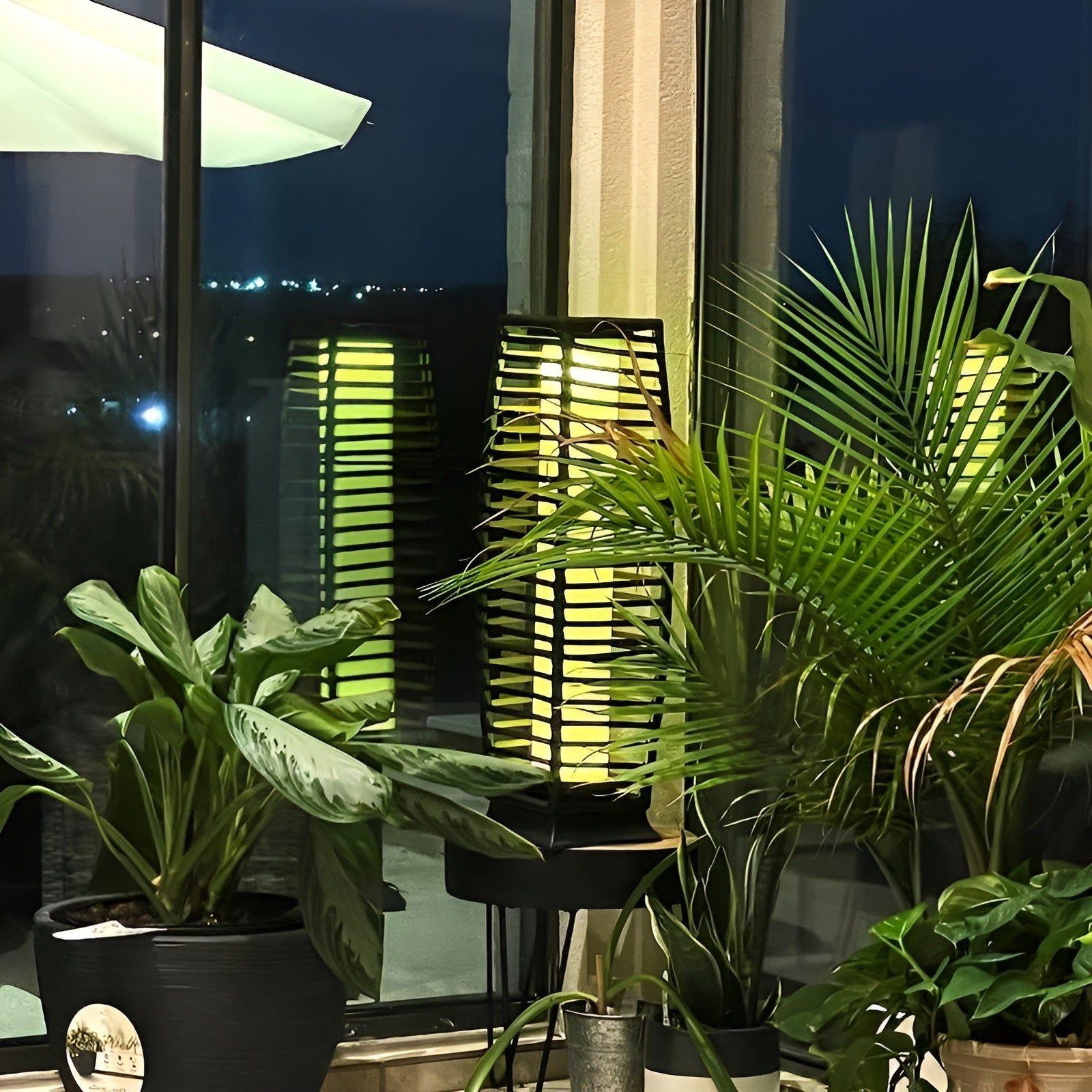 LumiYard Solar Bodenleuchte | Warmweißes LED Licht | Minimalistisches Design & Kabellos | Für Garten, Terrasse & Eingangsbereich