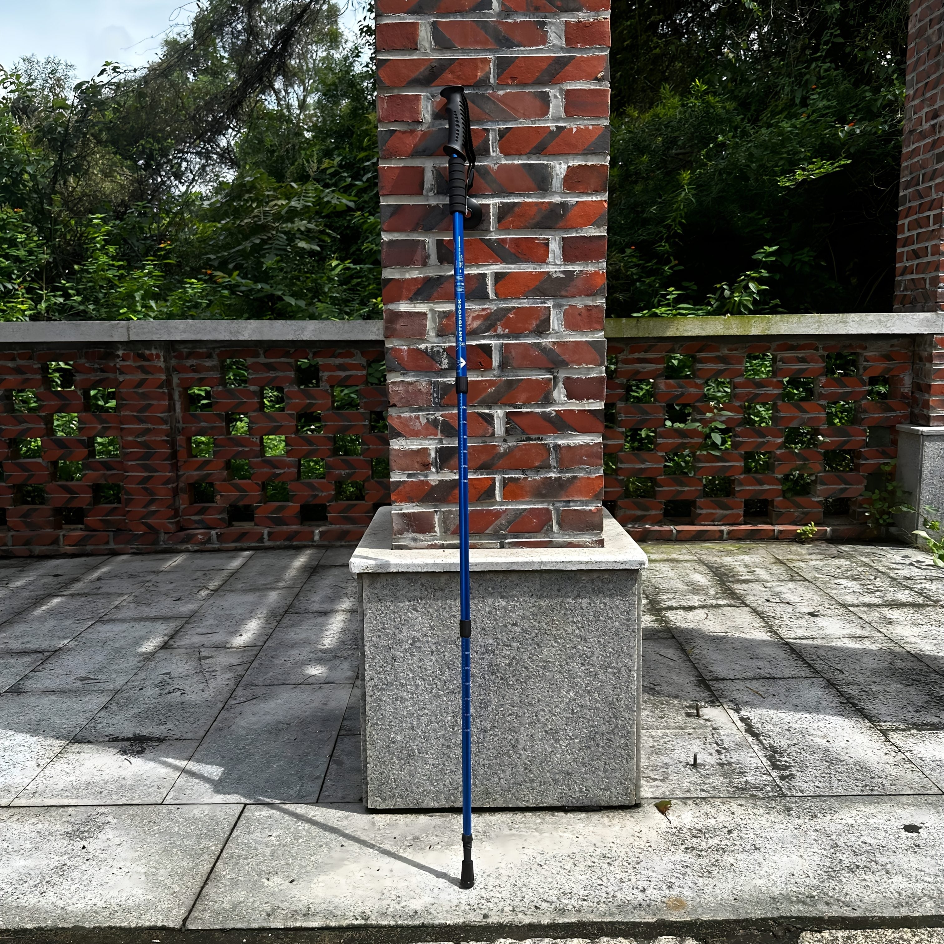 HikerMax Trekking Poles | Verstellbar & Stoßdämpfend | Leichtes Aluminium | 65–135 cm