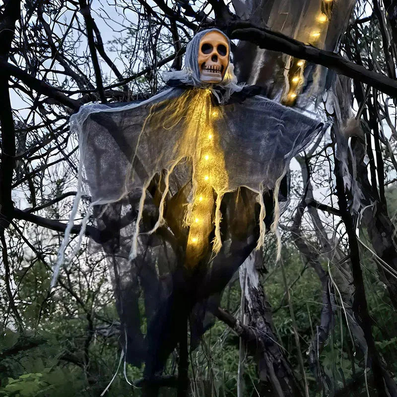 Halloween Dekoration GloomyGhost | LED Leuchtender Schädelgeist | Hängende Figur | 57 × 80 cm