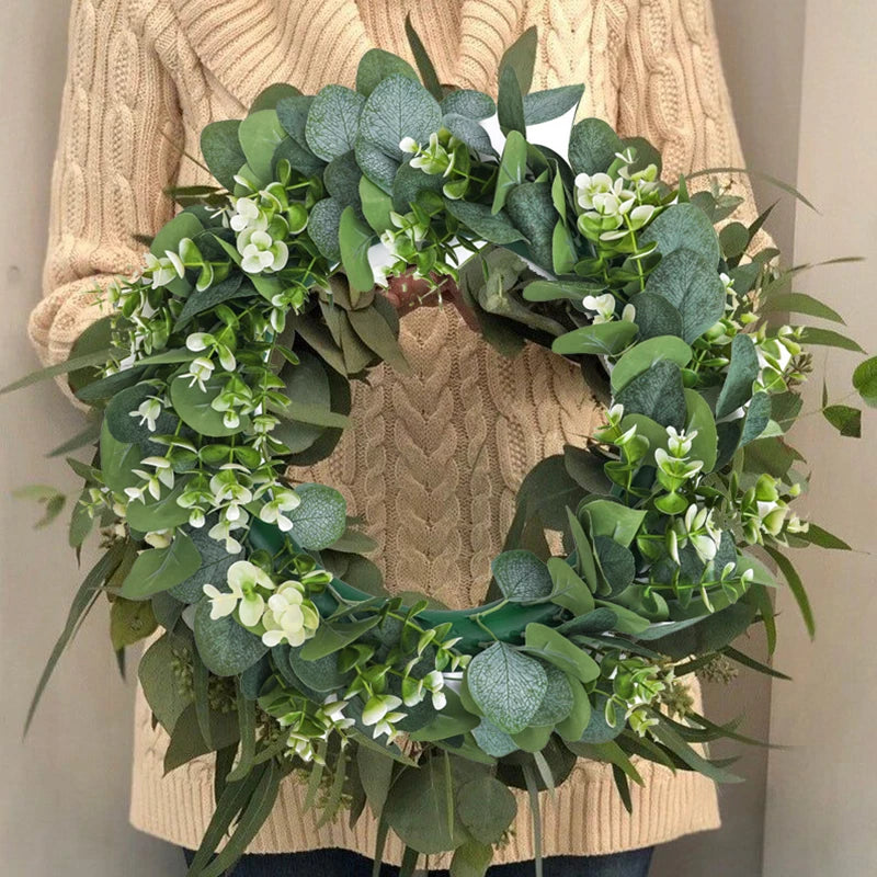 EverLeaf | Handgefertigter Eukalyptus-Kranz mit künstlichen Blumen | Dekoration für Weihnachten, Hochzeit & Zuhause