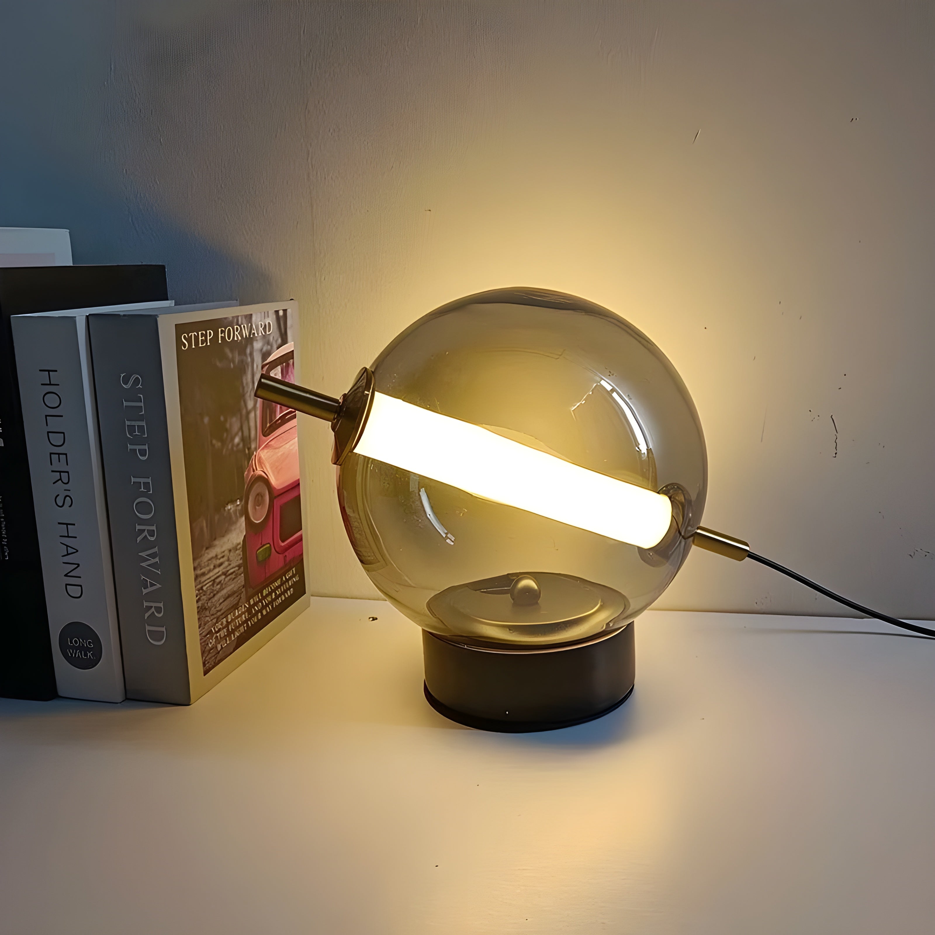 Glasvora Tischlampe | Kugelleuchte aus Farbglas | Retro Mid-Century Design | Warmes LED-Licht