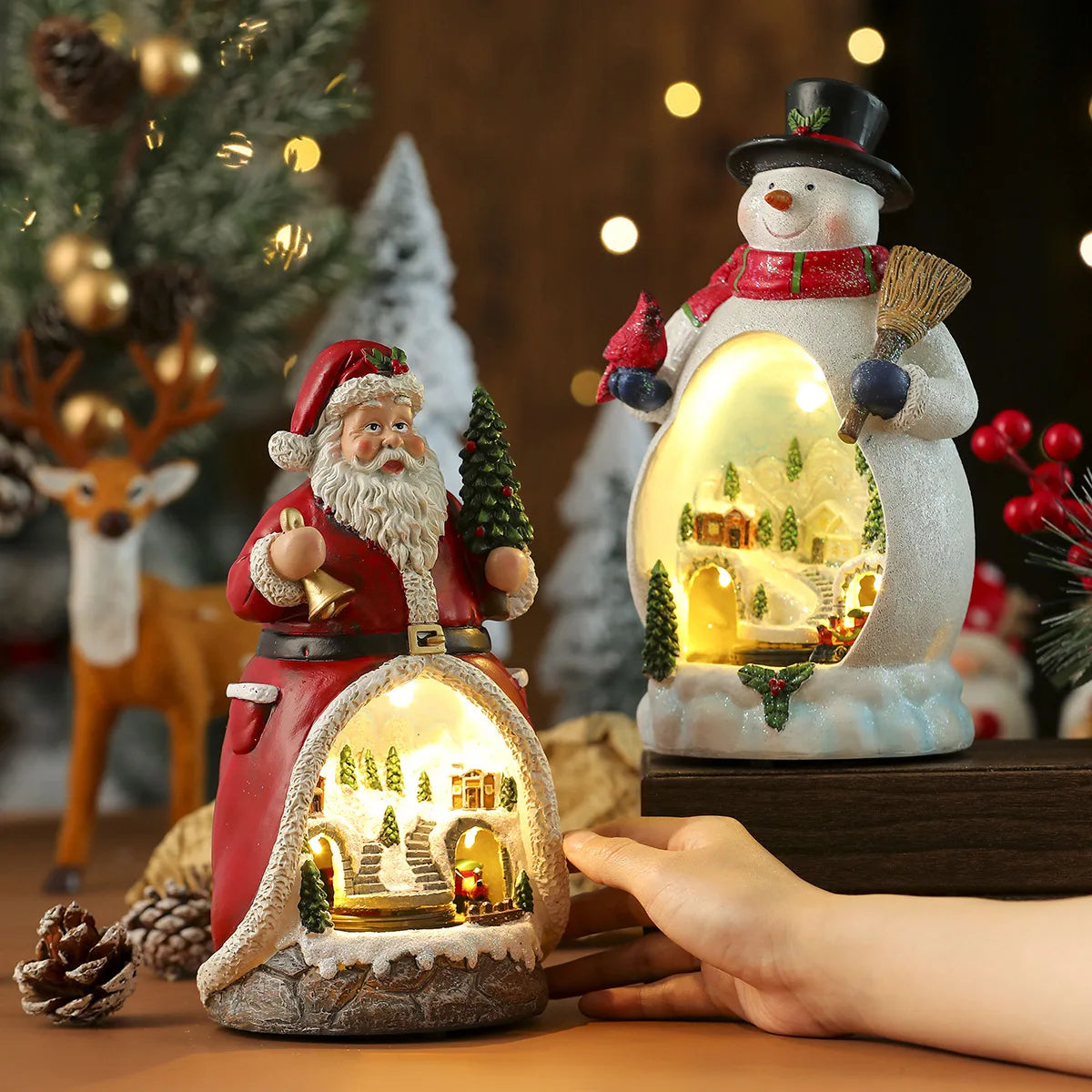 Noelura Weihnachts-Musikdose | Beleuchtete Weihnachtshütte mit Zug & Melodie | LED-Lichter & Drehung | USB- und batteriebetrieben | 24 cm