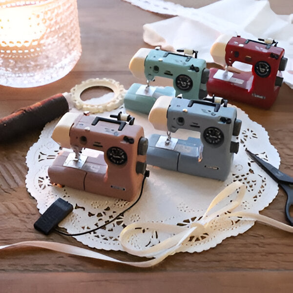 StitchCharm – Mini Nähmaschinen voller Magie & Detail!