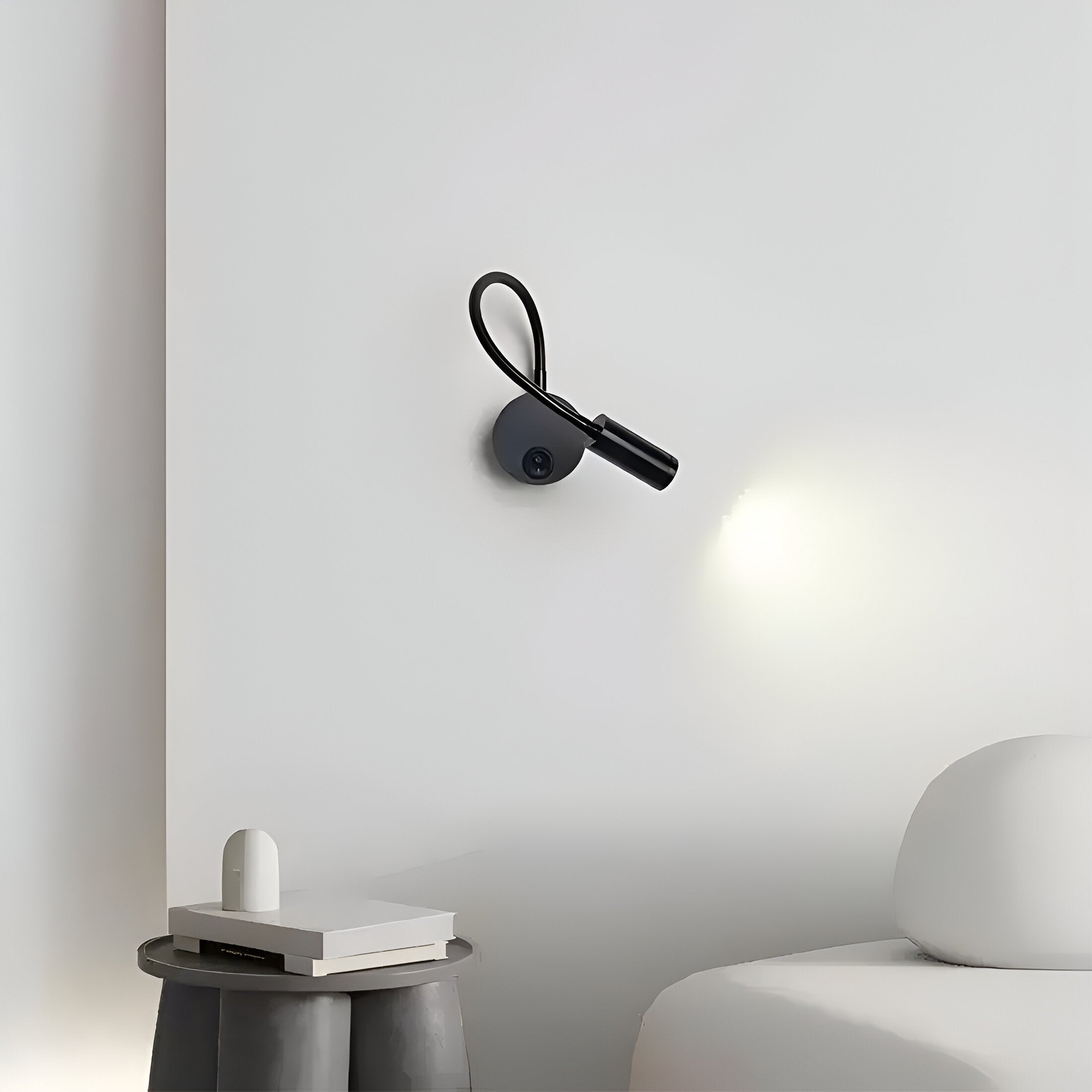 FlexiGlow™ – Stilvolle LED Nachttischlampe mit flexiblem Schwanenhals