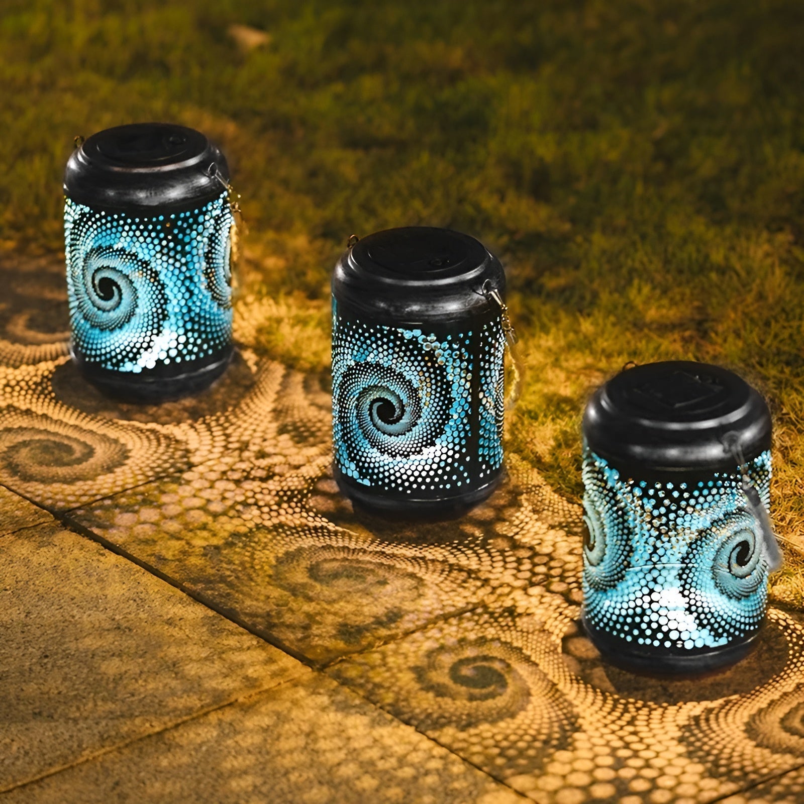 LumaGarden SpiralLight | Solarbetriebene Projektionsleuchte | Dekoratives Eisen-Design