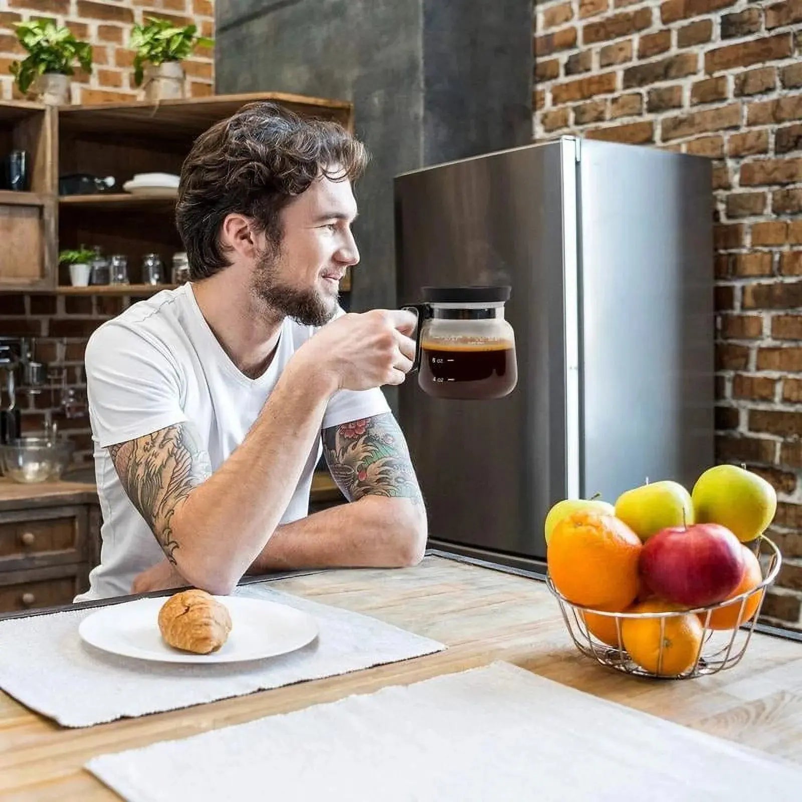 BrewMate – Der stilvolle Glasbecher im Kaffeekannen-Design