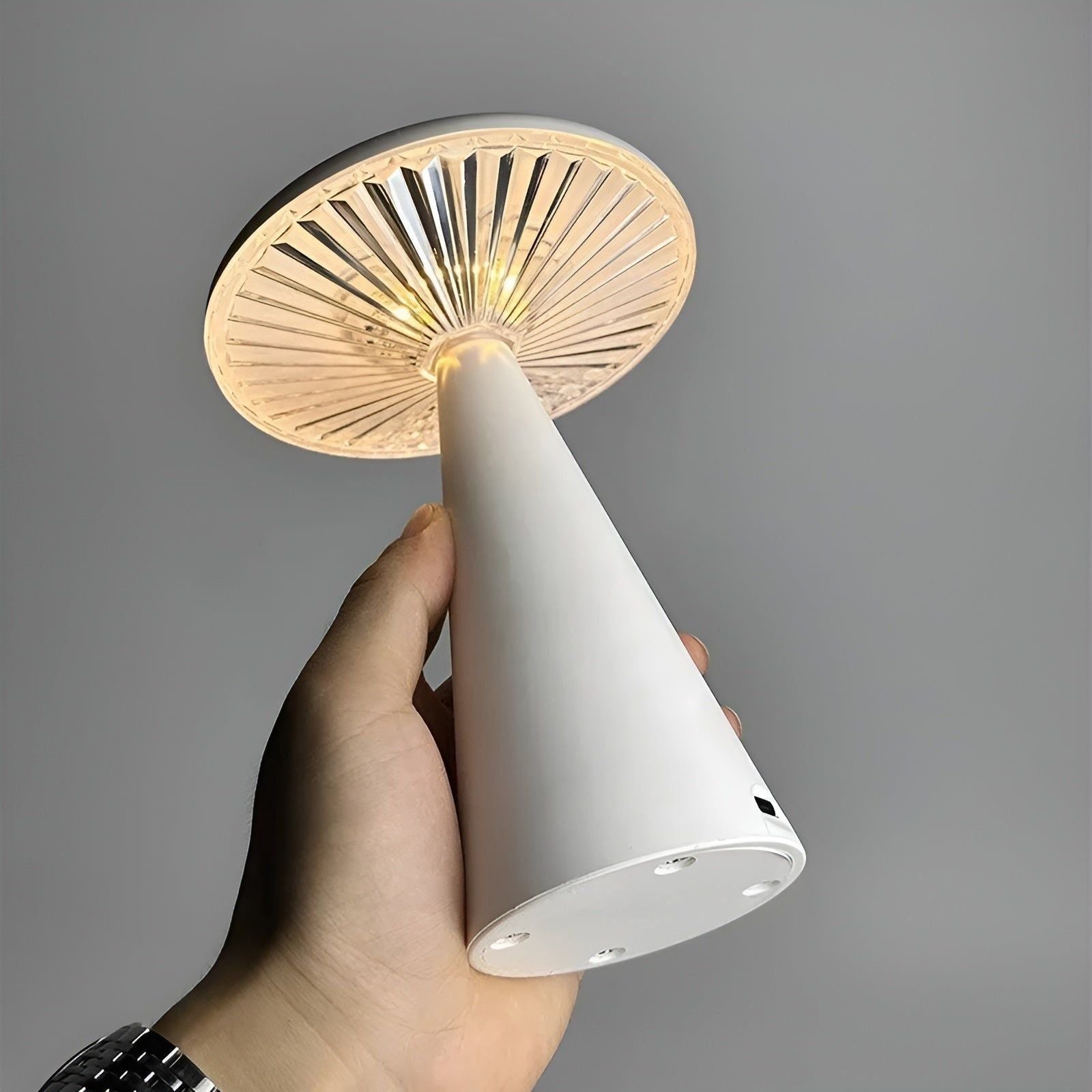 Lunova Pilz LED Tischlampe | Wiederaufladbar & Tragbar | Warmes Licht & Touch-Steuerung | Modernes Design