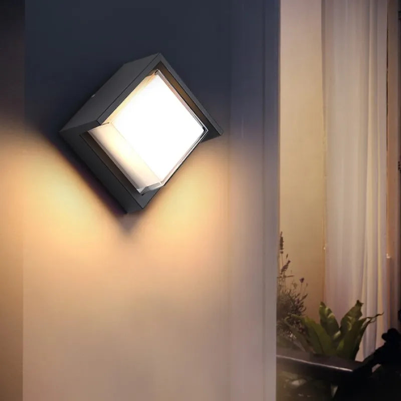 Solivara LED Wandleuchte | Wetterfest & Stromsparend | Modernes Design | Warmweiß