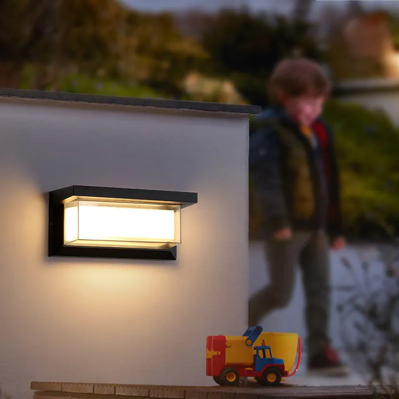 Solivara LED Wandleuchte | Wetterfest & Stromsparend | Modernes Design | Warmweiß