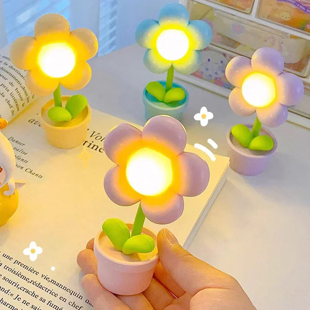 FloraGlow MiniLamp | Florale Tischlampe | Sanftes Licht & Verspieltes Design | Ideal für Schlafzimmer & Kinderzimmer