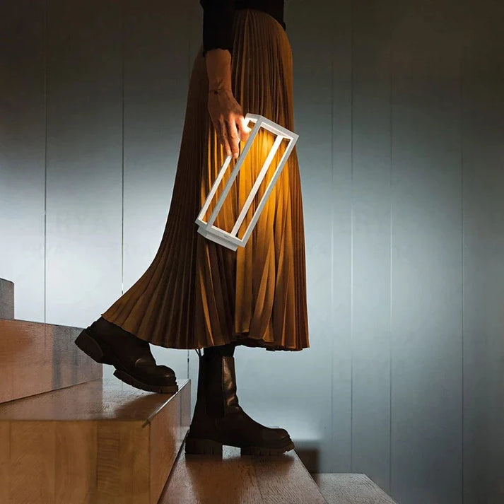 Lunessa Flex LED Tischlampe | Kabellos & Dimmbar | Aluminium | Für Innen & Außen