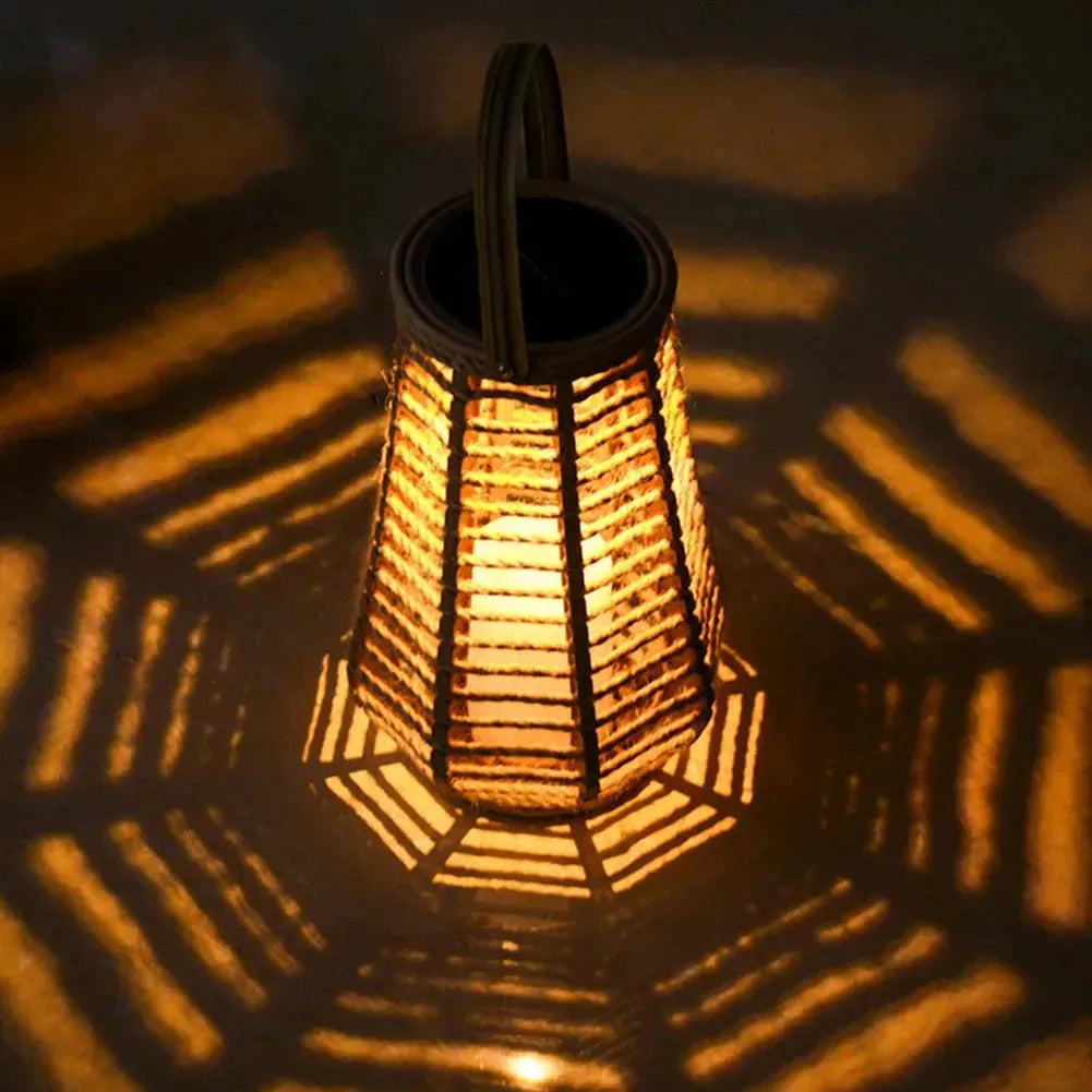 RattaLume Solar Hängelaterne | Natürliches Rattangeflecht & LED Licht | Wetterfest & Nachhaltig | Für Garten, Terrasse & Balkon