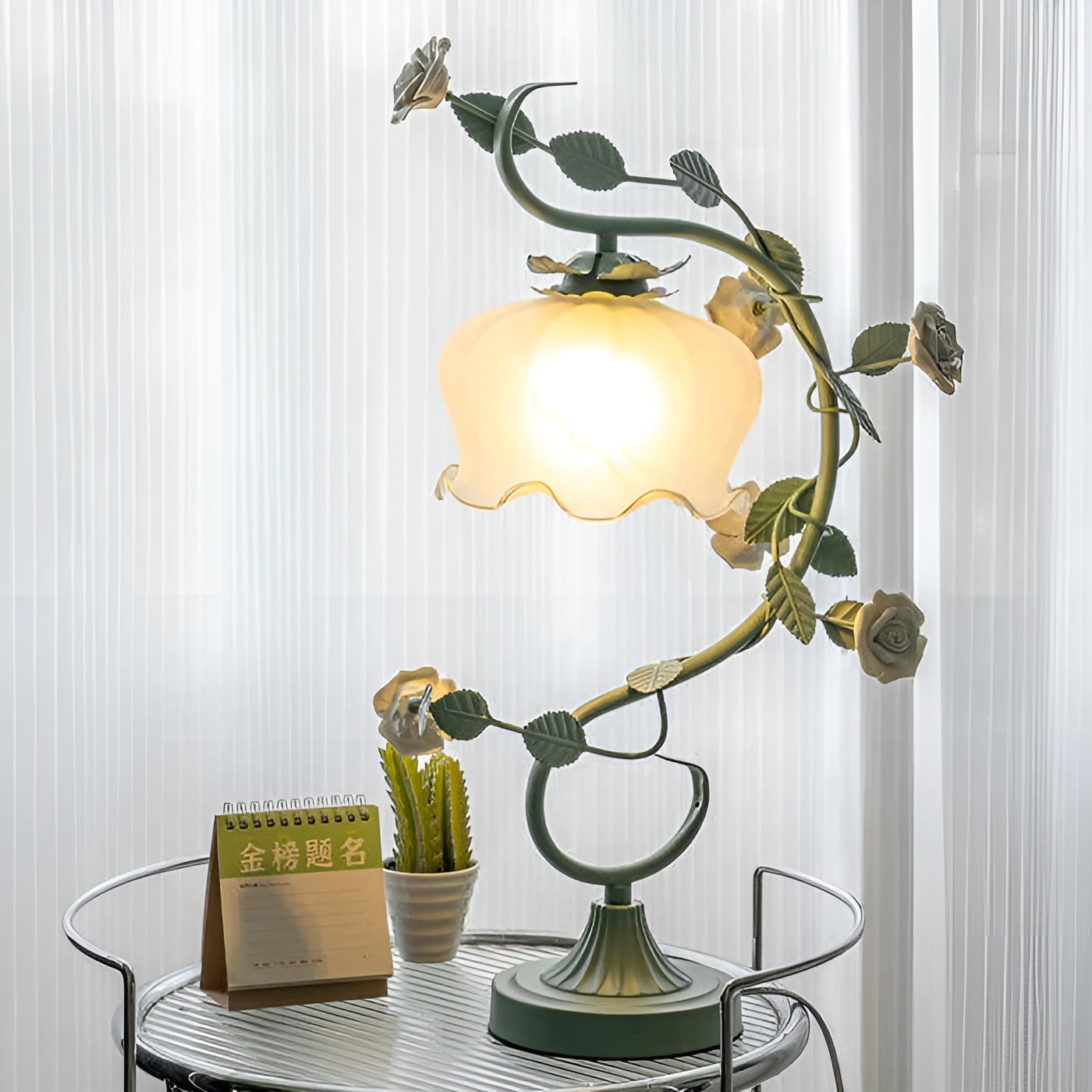 Floréva Bloom | Rosen-Tischlampe mit Glashaube | Romantisches Design | Für LED & E27-Fassung