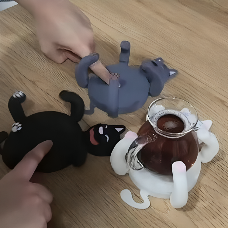 1+1 GRATIS | PurrLounge - Humor trifft Schutz für deinen Tisch!