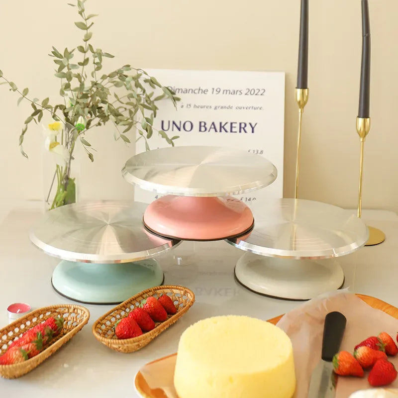 TortaLina | Tortendekorieren | 360° Rotation, Anti-Rutsch, Aluminium | Für Kuchen, Torten & Gebäckpräsentation