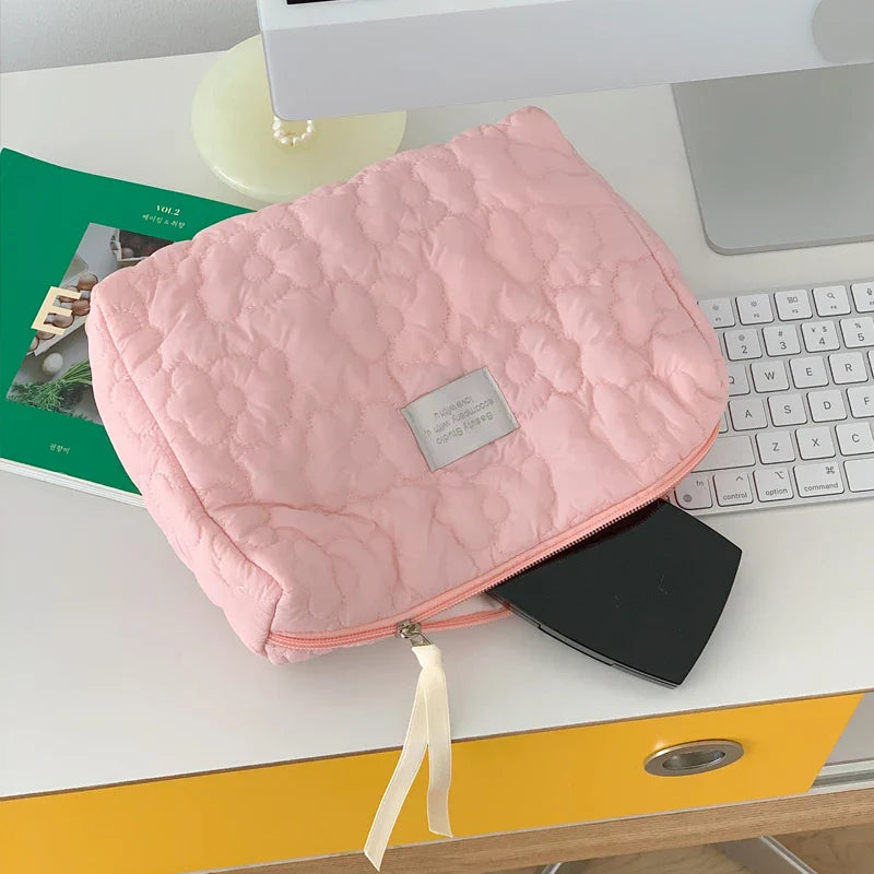 FloraCare | Kosmetiktasche mit Blumenmuster | Kompakt & Funktional | Für Reisen & Alltag