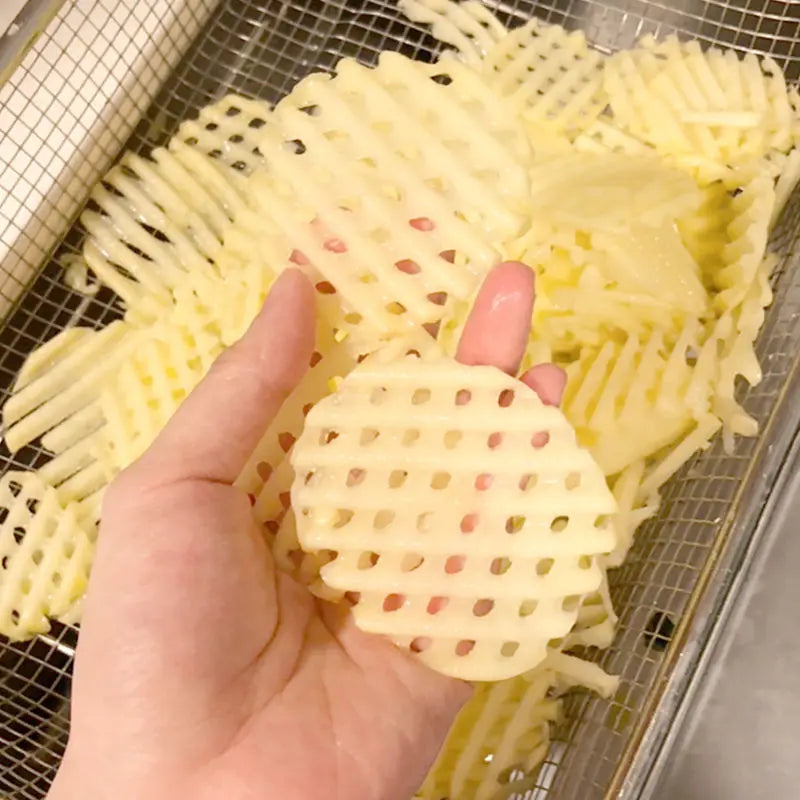 CrissChef Kartoffelschneider | Gitterform & Edelstahl | Kreative Gemüsechips | Holzgriff