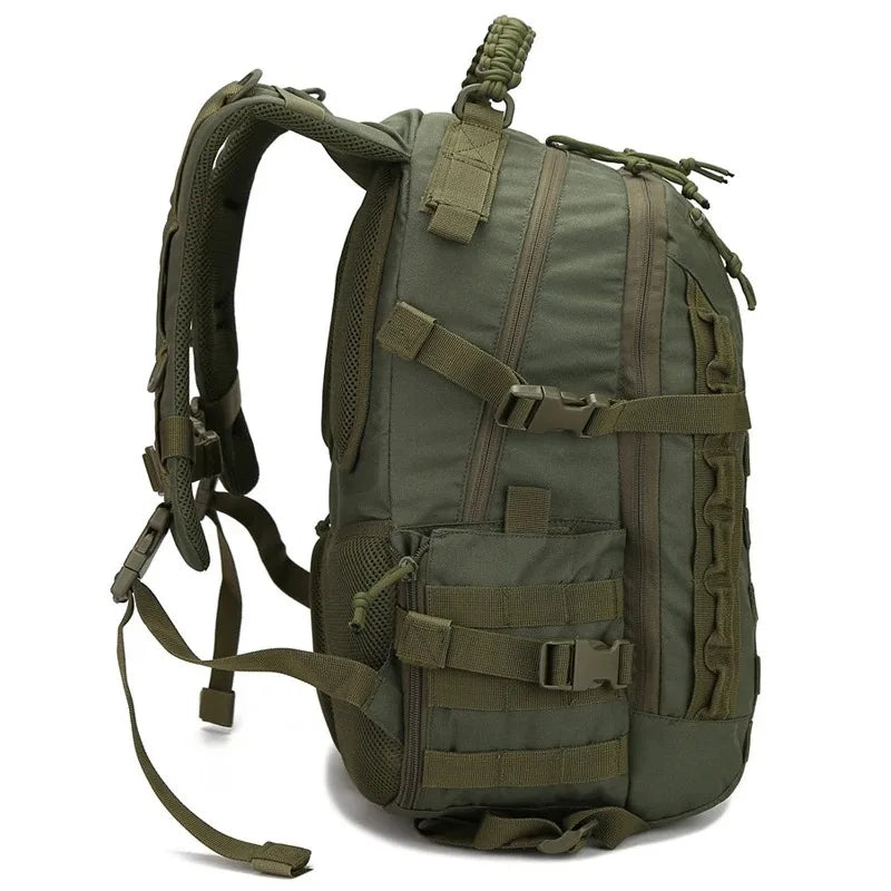 TrekForce | 35L Tactical Hiking-Rucksack | Wasserdicht & MOLLE-kompatibel | Für Outdoor, Jagd & Sport