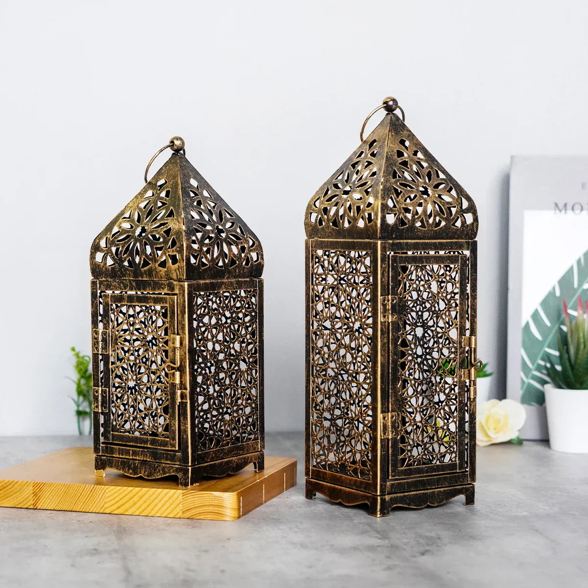 MystiGlow Laterne | Orientalisches Design | Handgefertigt aus Eisen | Bronzelook | Für Innen & Geschützte Außenbereiche