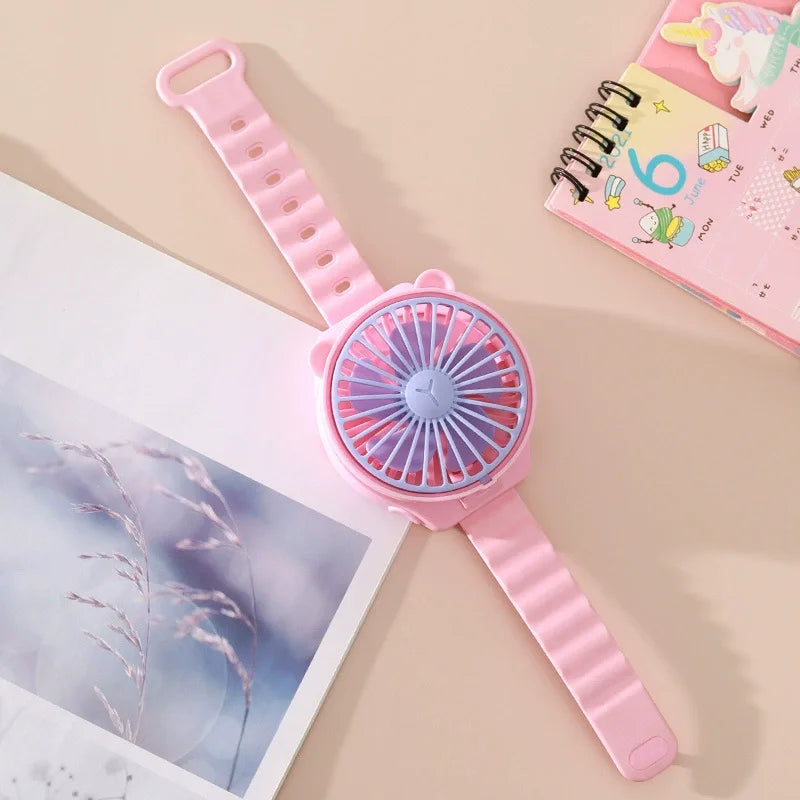 BreezeBuddy WristFan | Tragbarer Mini-Ventilator | Cartoon Design | USB-aufladbar | Für Kinder & Erwachsene