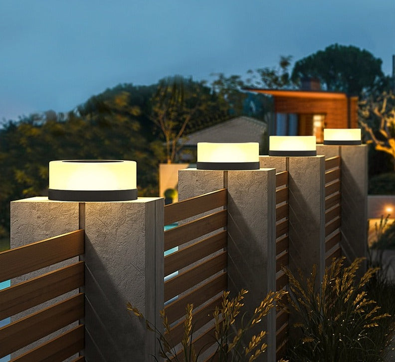 Lumivera Solar Wandleuchte | LED Licht Mit Sensor | IP65 Edelstahl Gehäuse | Warmweiß Für Außen | Automatisch & Kabellos