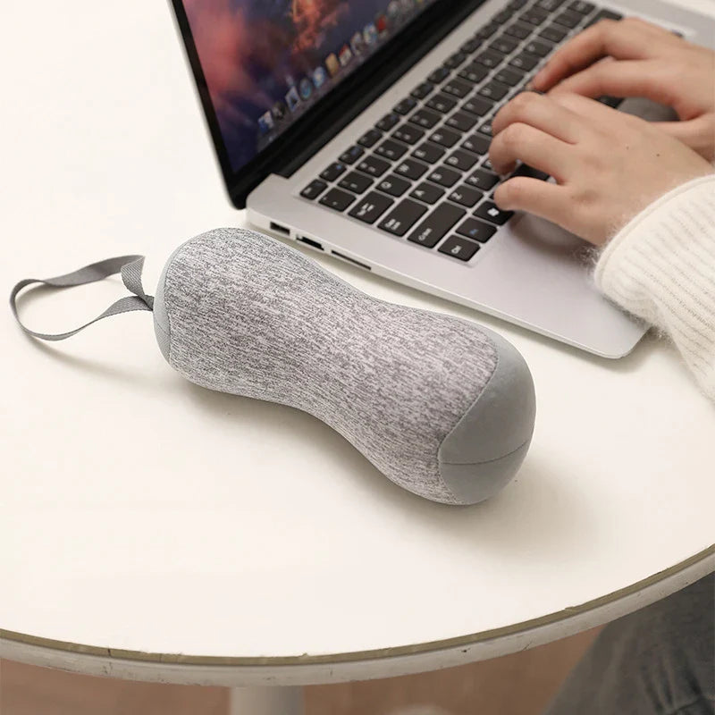 NeckEase Travel Pillow | Ergonomisch & Kompakt | Für Reisen und Büro