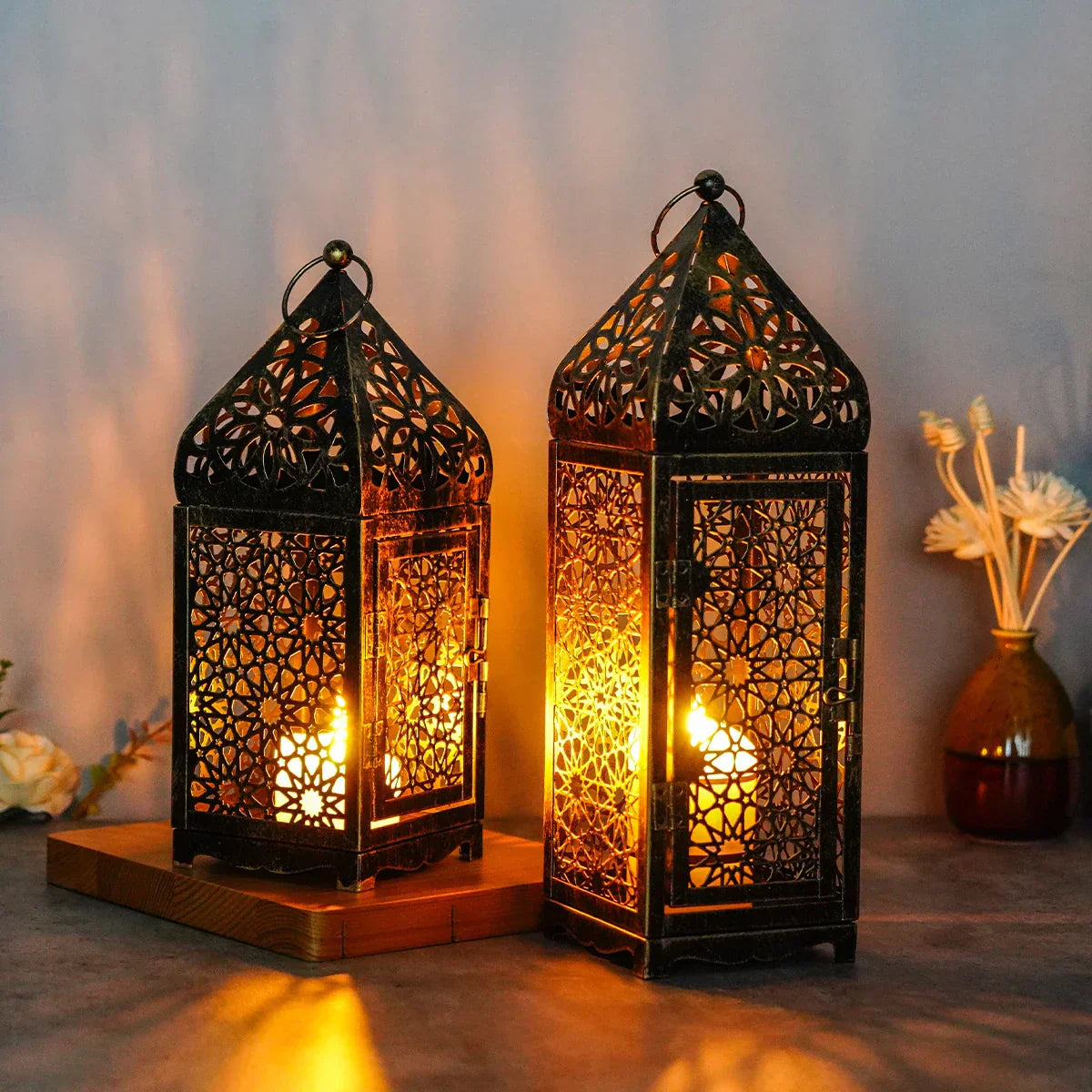 MystiGlow Laterne | Orientalisches Design | Handgefertigt aus Eisen | Bronzelook | Für Innen & Geschützte Außenbereiche