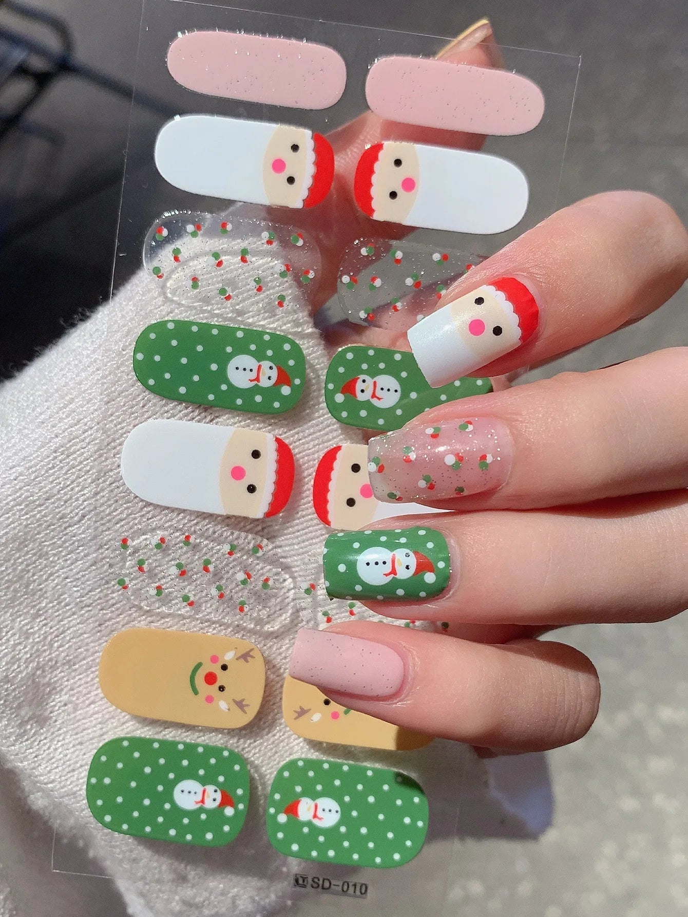 GlitzNail – Weihnachtsnägel in Minuten, ganz ohne Salon