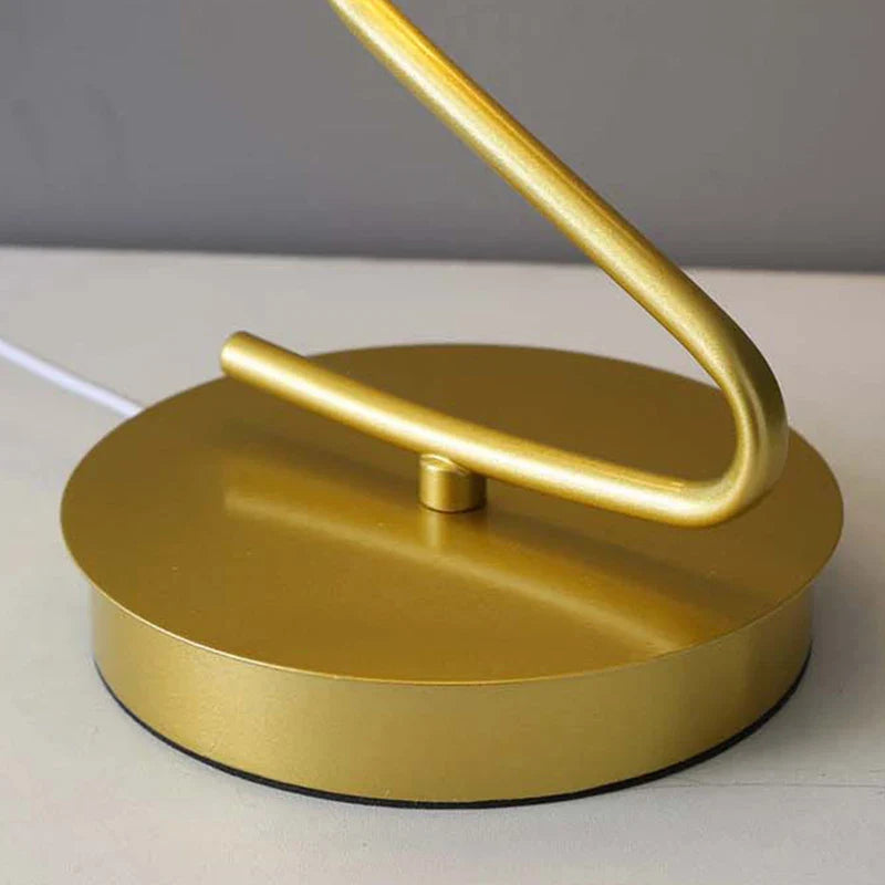 Auralume Tischleuchte | 3 Lichtfarben | Elegantes Schmetterlingsdesign | Gold & Acryl