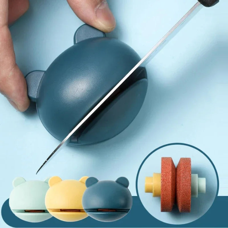 SharpEase Messerschärfer Mini | Ergonomisch & Rutschfest | Für Küchenmesser, Scheren & Werkzeuge | Kompakt & Farbig
