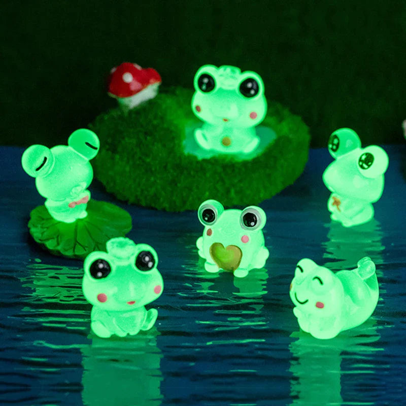 FrogGlow | Leuchtende Mini-Figuren | Nachtleuchtend | Set mit 6 Fröschen