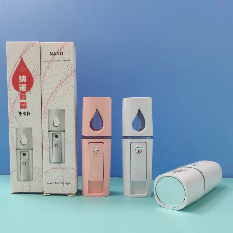 DermaLuxe HydroSense | Nano-Gesichtsbefeuchter | Feuchtigkeitsmessung & USB-aufladbar | Für Frische & Gepflegte Haut Unterwegs