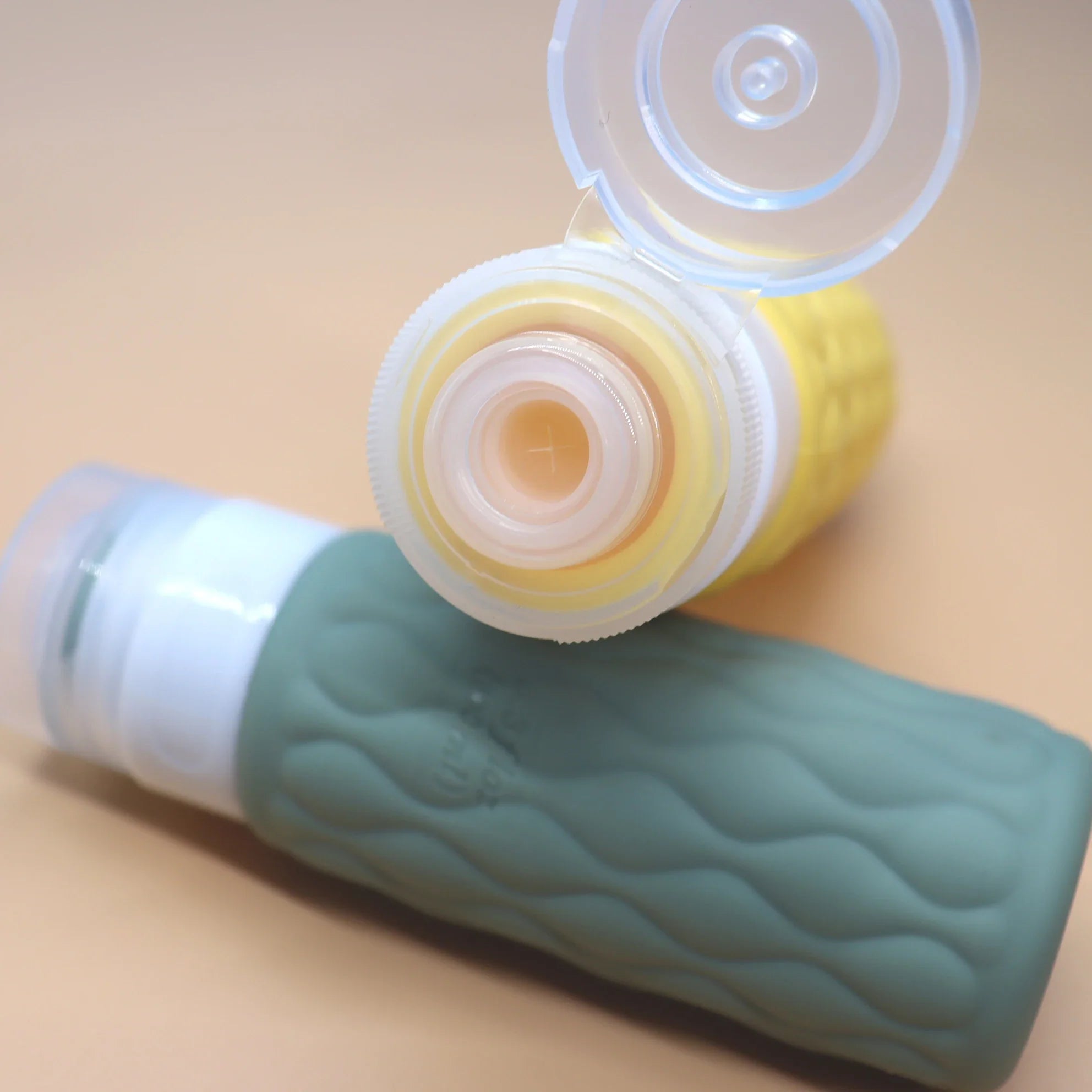 TravelFlex | Kompaktes Silikon Flaschenset | Auslaufsicher und TSA-konform