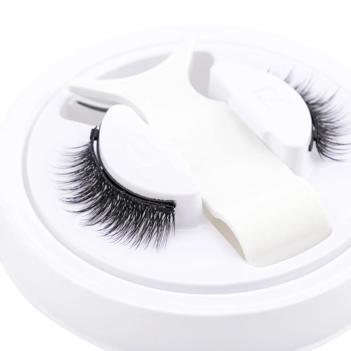 LuxeLash Magnetic Eyelashes | Wiederverwendbar | 1 Paar mit Magnetischer Pinzette | Handgemacht & Natürlich