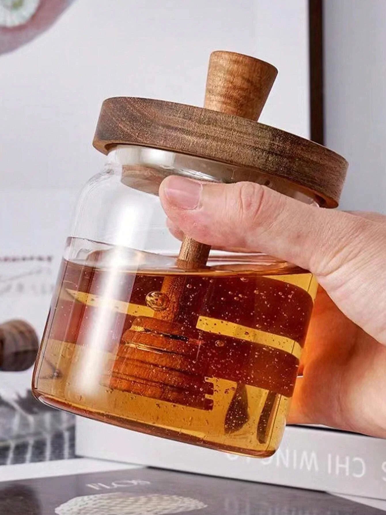 HoneyGlide Honigglas | Luftdicht & Aromabewahrend | Mit Holzdeckel & Rührstab | Für Honig & Sirup