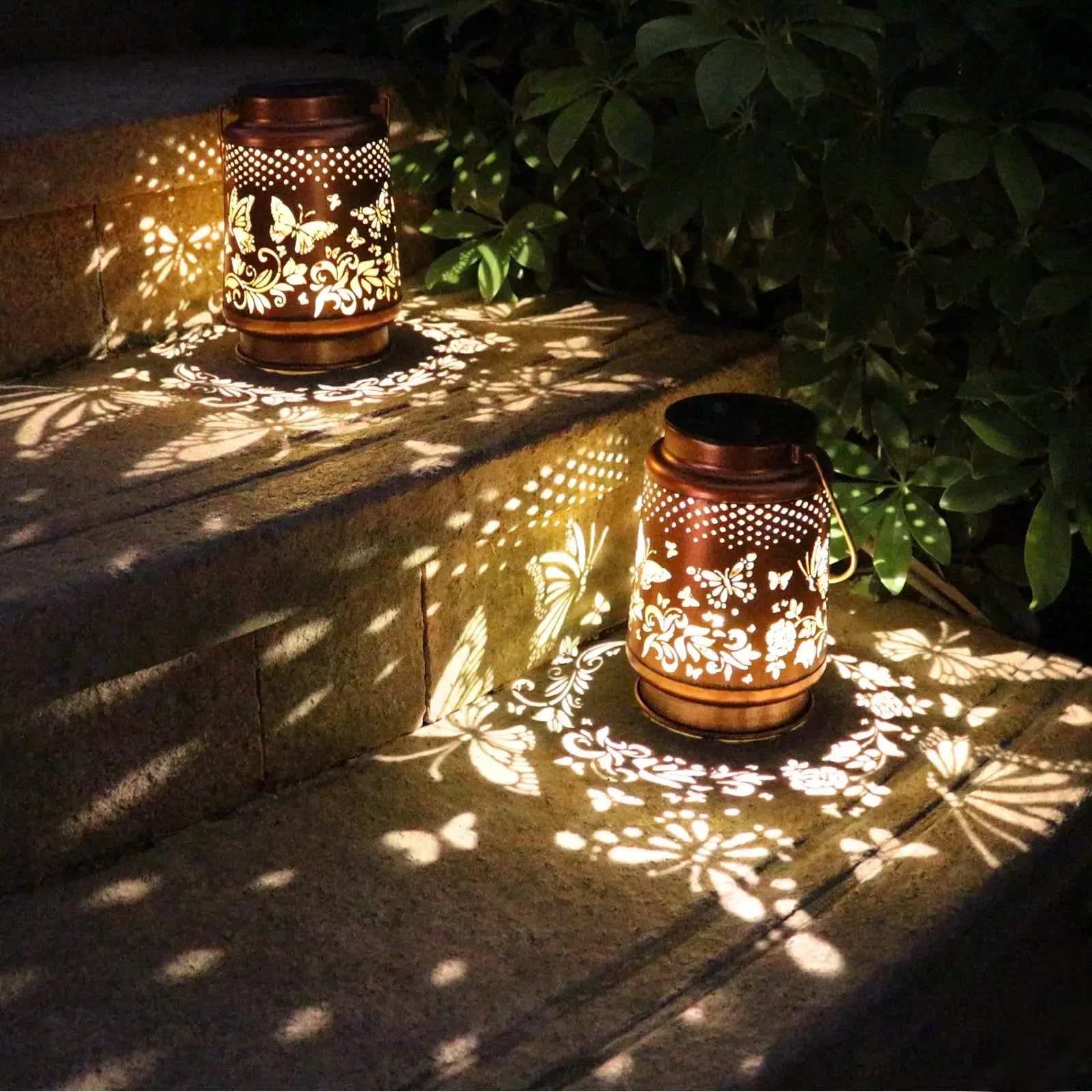 Luminara SolFlair Solar-Laterne | Retro DSolavida Solar-Laterne | Retro-Design & Wetterfest | Warmweiß mit Schmetterlingseffekt | Kupferoptik  html Copy Editesign mit Schmetterlingsmotiv | IP65 Wasserdicht | Warmes Licht für Garten & Balkon