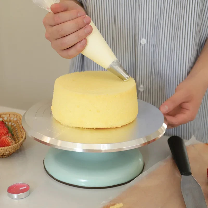 TortaLina | Tortendekorieren | 360° Rotation, Anti-Rutsch, Aluminium | Für Kuchen, Torten & Gebäckpräsentation