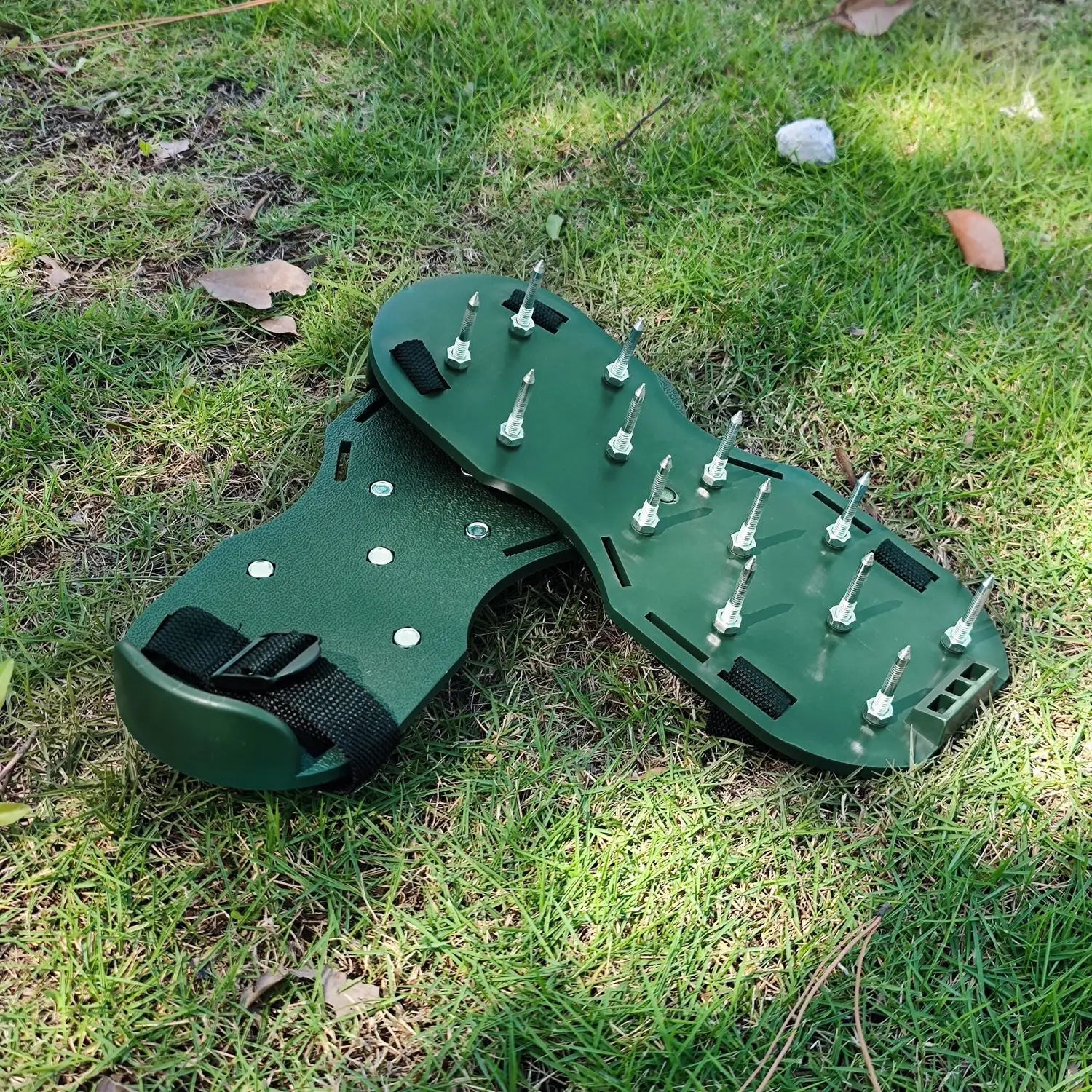 Gripstep Nagelschuhe | 26 Spikes & Universalgröße | Für Garten & Bau | Robustes Polypropylen