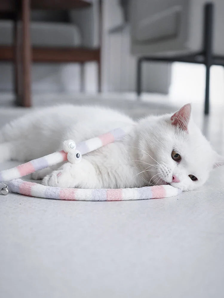 PurrFun | Katzenspielzeug mit Raupen-Design | Bissfest, Flanellstruktur & langer Spielstab | Interaktives Training & Jagdspaß
