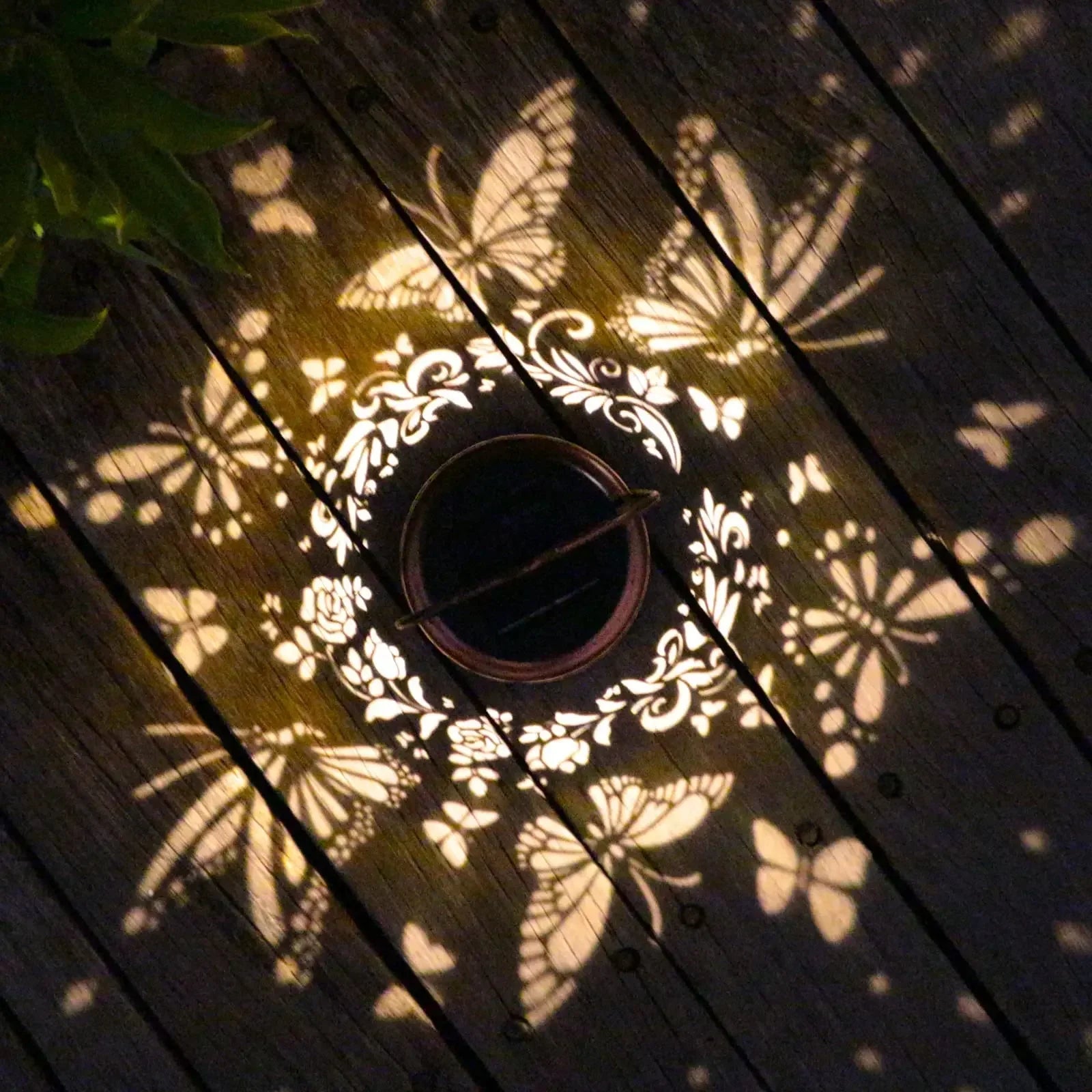 Luminara SolFlair Solar-Laterne | Retro DSolavida Solar-Laterne | Retro-Design & Wetterfest | Warmweiß mit Schmetterlingseffekt | Kupferoptik  html Copy Editesign mit Schmetterlingsmotiv | IP65 Wasserdicht | Warmes Licht für Garten & Balkon