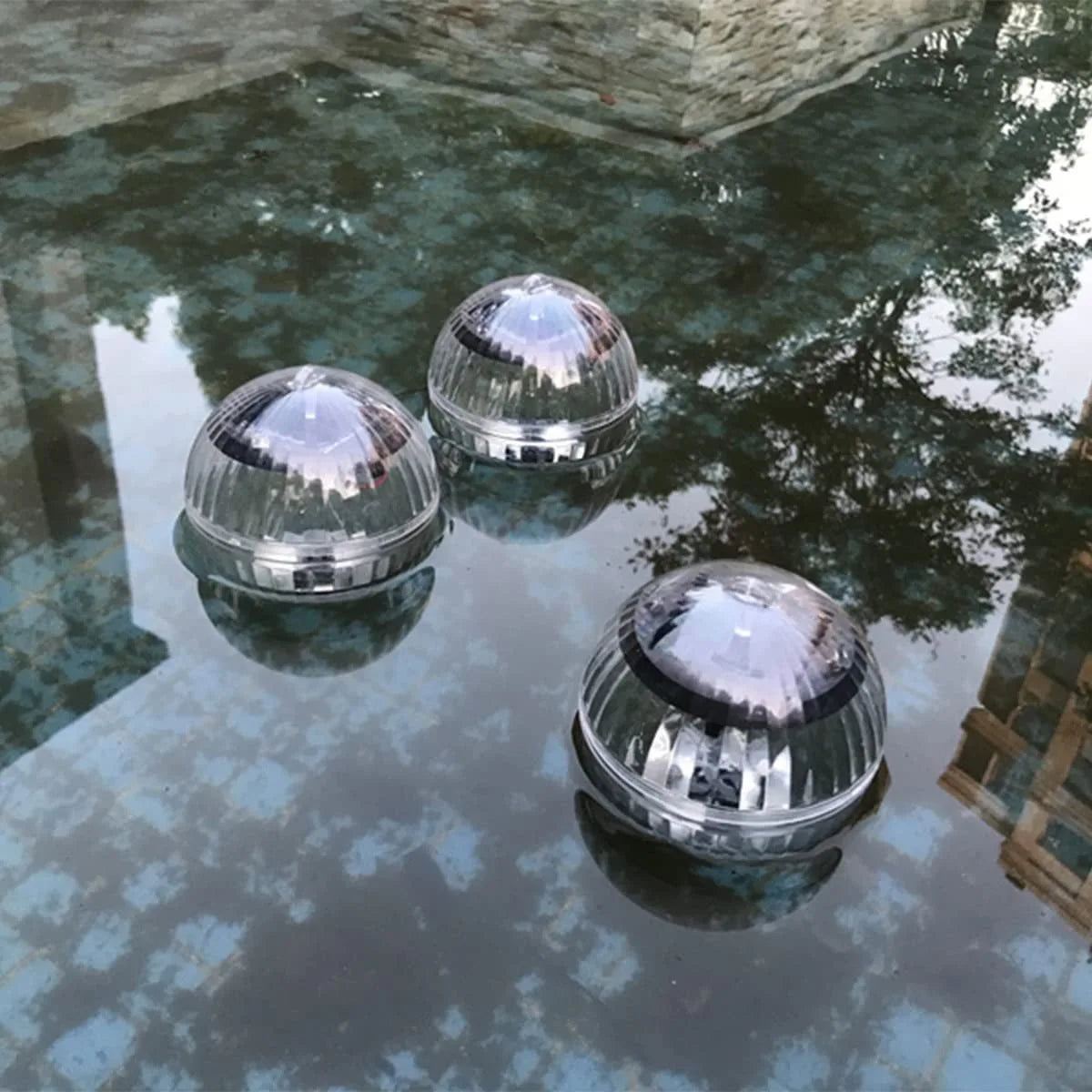 GlowSphere | Solar LED Schwimmkugel | Farbwechsel & Automatischer Betrieb | IP65 Wasserdicht