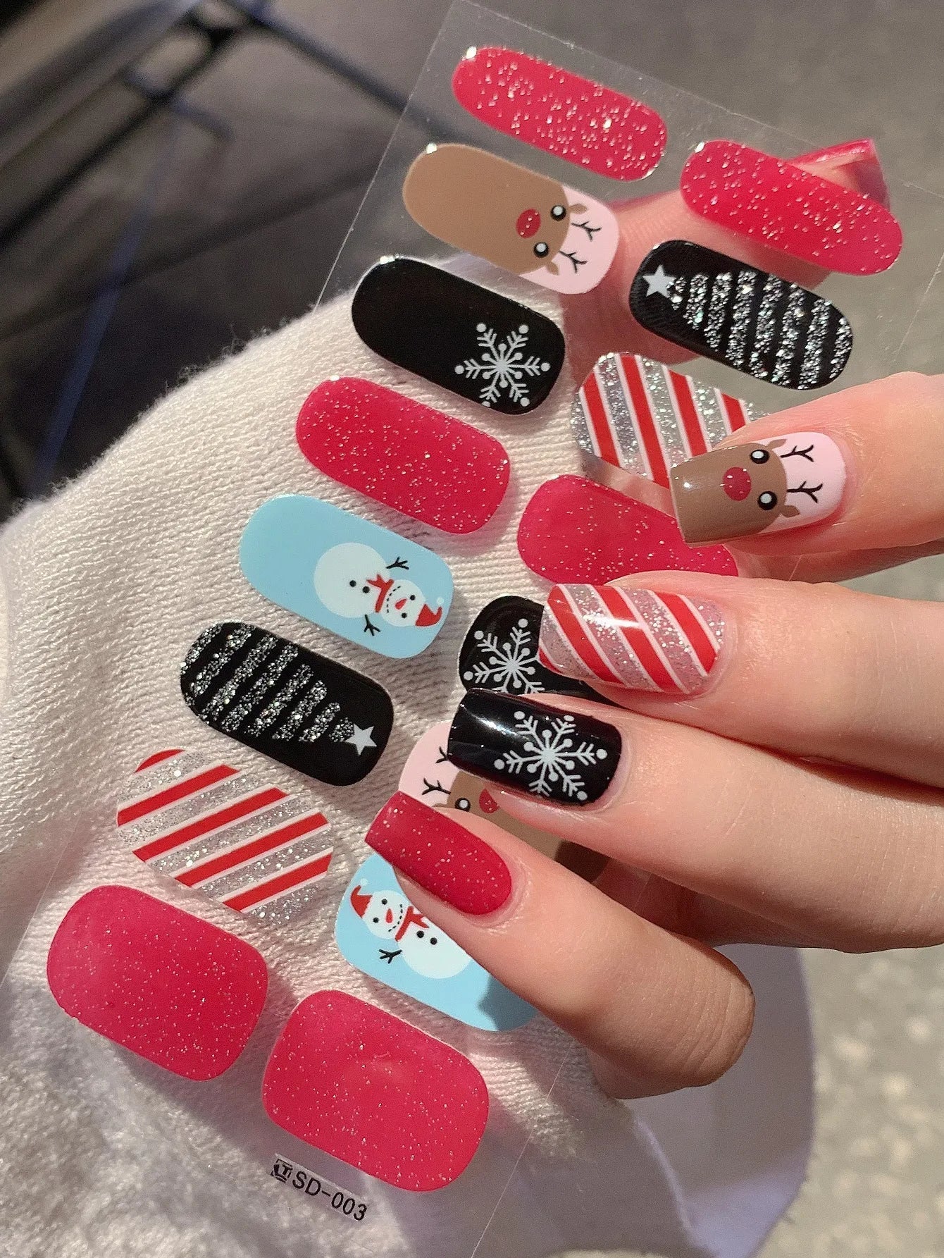 GlitzNail – Weihnachtsnägel in Minuten, ganz ohne Salon